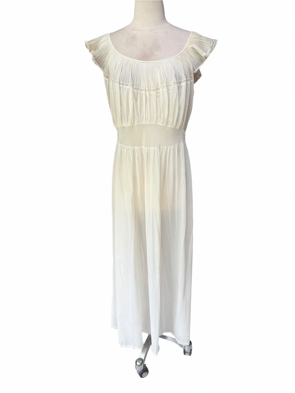 1940s/50s Ivory Semi-Sheer Nylon Tricot Chiffon Delicate Flutter Cap & Hem‎ Lace